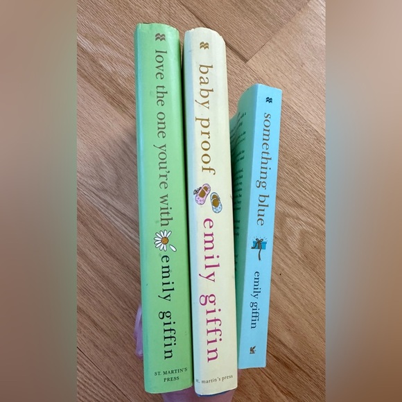 Emily Giffin Book Bundle - Picture 3 of 7